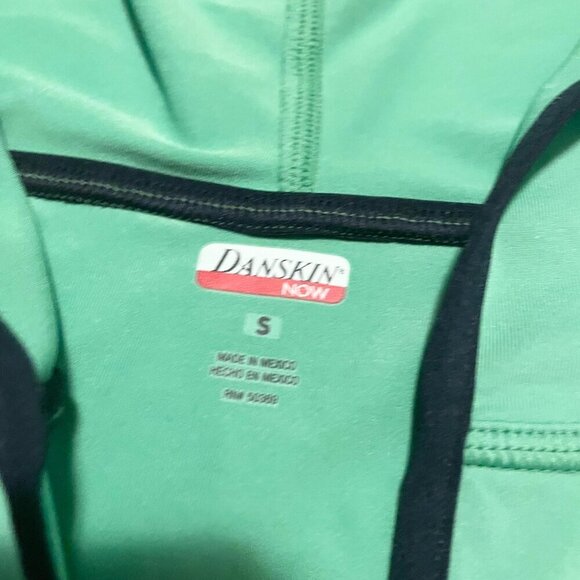 Danskin Now Womens Size Small Green Pullover Short Cap Sleeve Vneck Hoodie - Picture 4 of 16